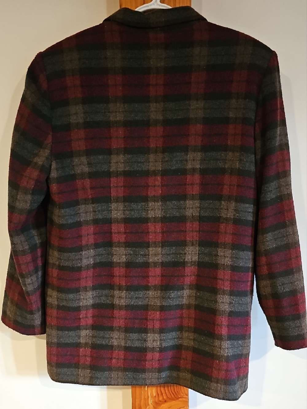 Vintage Reitmans Burgundy & Green Plaid Blazer - Picture 7 of 15
